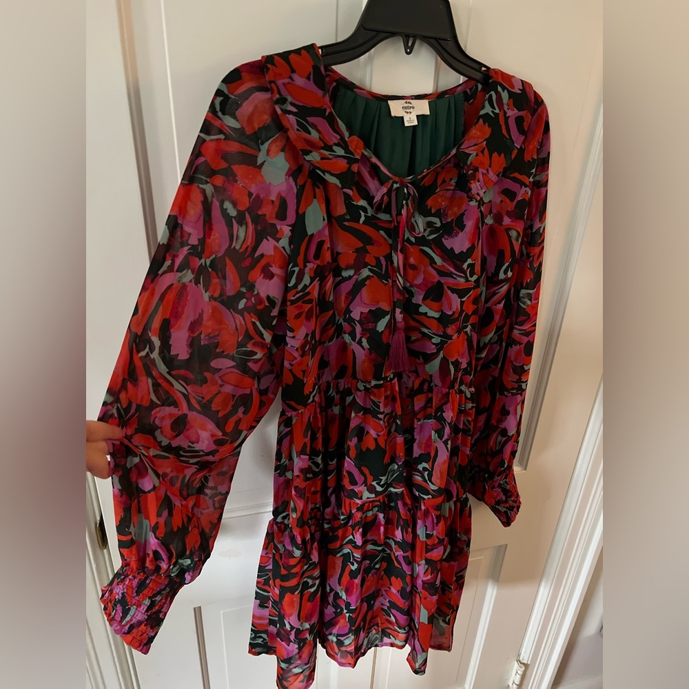 Beautiful colors, Entro dress size Small. Worn once. Great condition.
